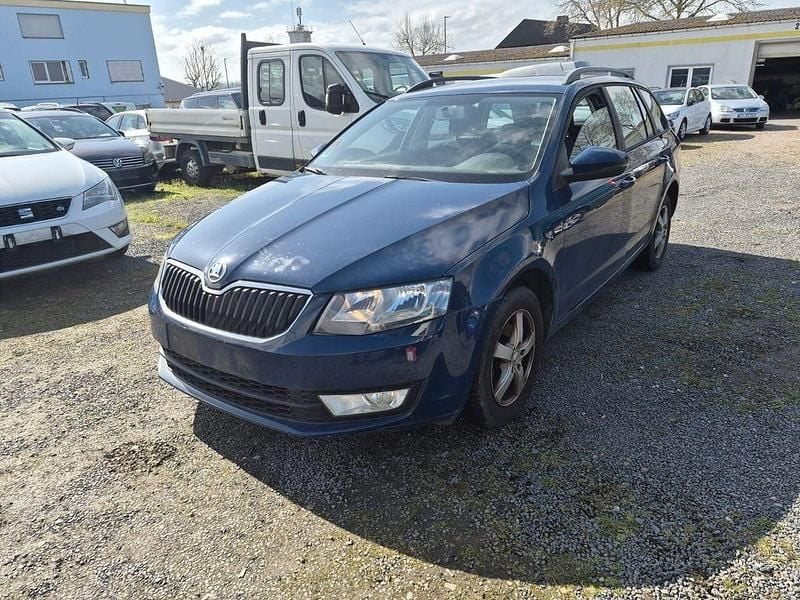 Gebraucht Skoda Octavia Ambition 105 PS (77 kW) 2014 Blau Kleinwagen
