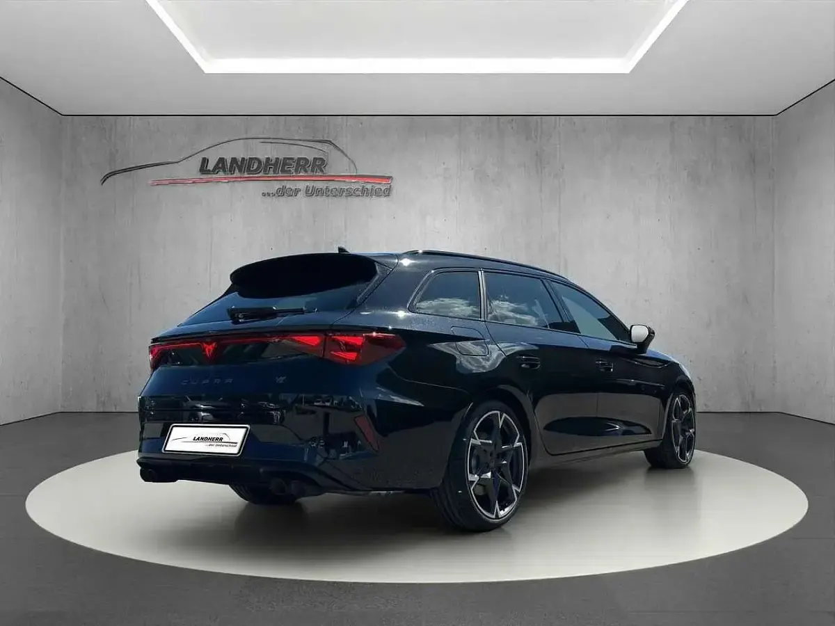 Neu Cupra Leon 333 PS (244 kW) 2026 Midnight black Kombi