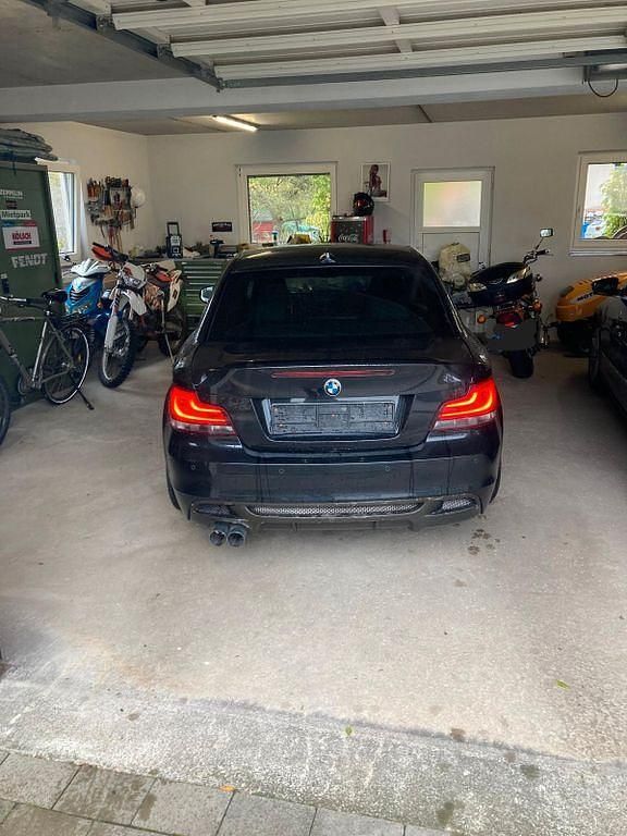 Schwarz Gebraucht 2011 BMW 123 Performance Kleinwagen | 14.500 € (Etwas zu teuer) - Bild 1/4