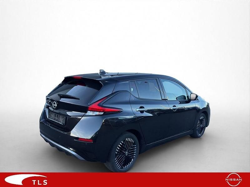 Gebraucht Nissan Leaf 360º 89 kW (122 PS) 2023 Black (m) Kleinwagen