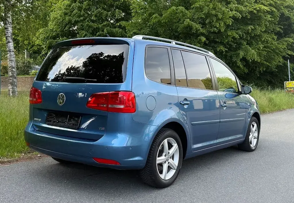 Gebraucht VW Touran Cup 140 PS (102 kW) 2014 Blau Van / Kleinbus