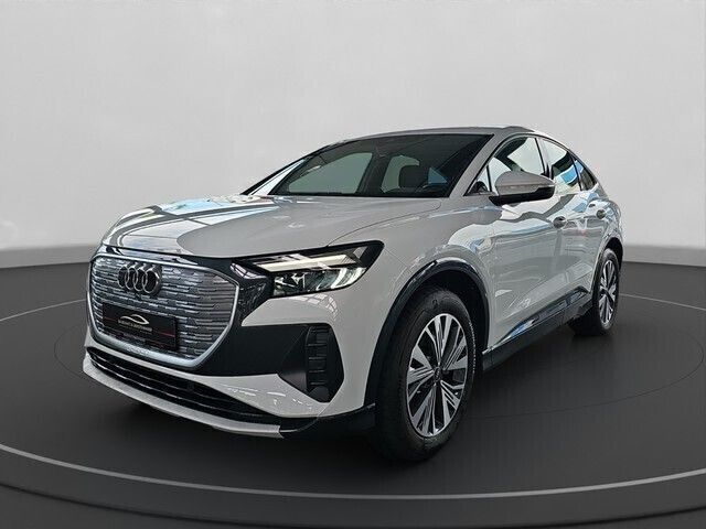 Weiß metallic Gebraucht 2021 Audi Q4 Sportback e-tron Advanced SUV | 30.410 € (Fairer Preis) - Bild 1/4