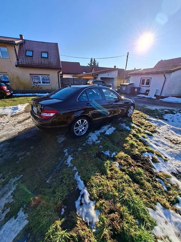 Braun Gebraucht 2011 Mercedes C200 Elegance Limousine | 14.299 € (Teuer) - Bild 1/4