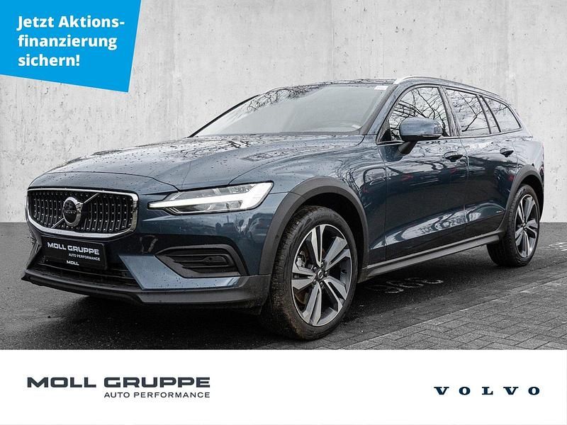 Gebraucht Volvo V60 CC Plus 197 PS (144 kW) 2024 Denim blue / metallic Kombi
