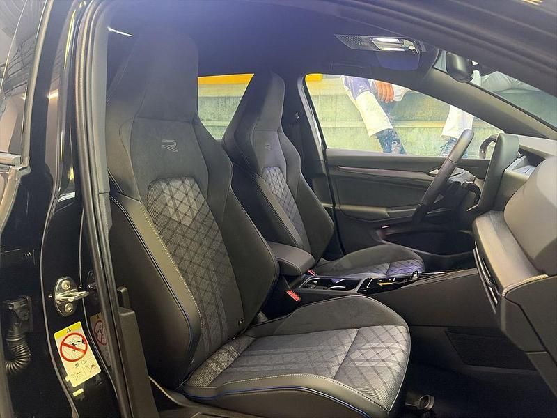Gebraucht VW Golf VIII R 150 PS (110 kW) 2025 Grenadillschwarz metallic Limousine