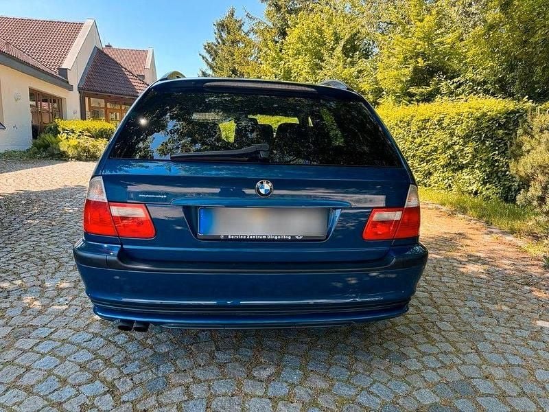 Gebraucht BMW 330 Basis 231 PS (169 kW) 2001 Blau Kombi