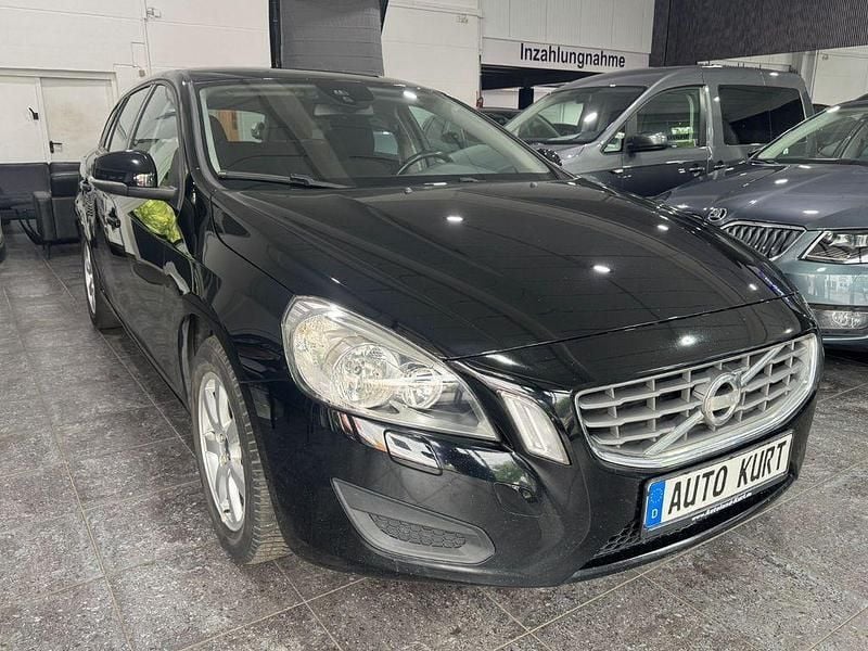 Schwarz Gebraucht 2012 Volvo V60 Kinetic Kombi | 3.900 € (Guter Preis) - Bild 1/4