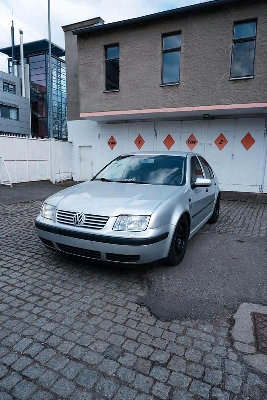 Gebraucht VW Bora 105 PS (77 kW) 2001 Silber Limousine