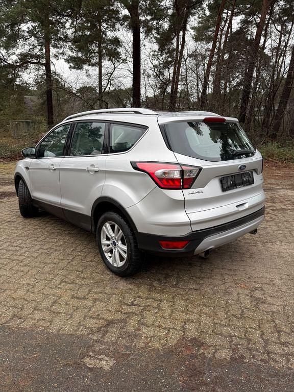 Gebraucht Ford Kuga Trend 120 PS (88 kW) 2017 Silber SUV