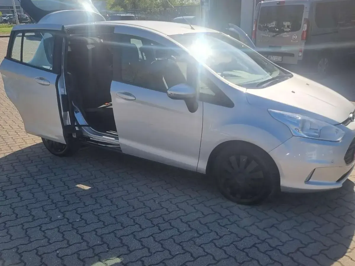 Usado Ford B-MAX SYNC Edition 101 HP (74 kW) 2017 Prateado Monovolume