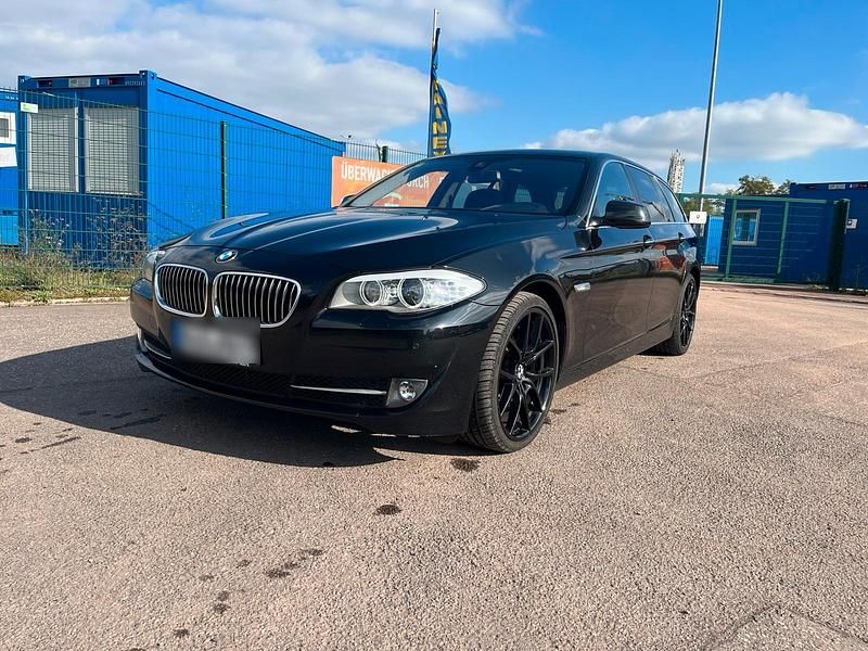 Schwarz Gebraucht 2012 BMW 520 Kombi | 8.450 € (Fairer Preis) - Bild 1/4