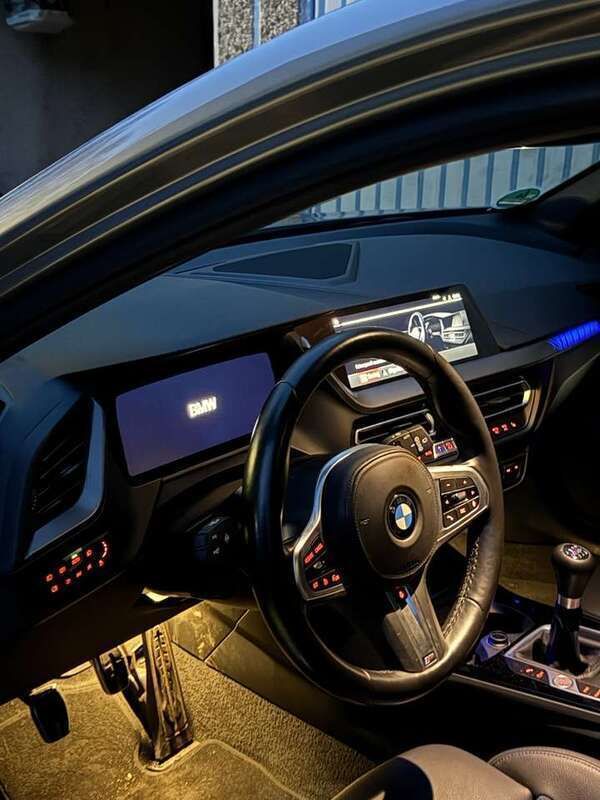 Grau Gebraucht 2023 BMW 118 Comfort Edition Kleinwagen | 30.000 € (Teuer) - Bild 1/4