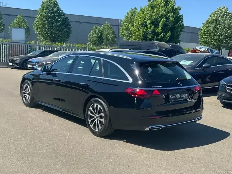 Gebraucht Mercedes E220 Avantgarde 197 PS (144 kW) 2026 Schwarz Limousine