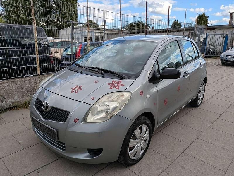Silber Gebraucht 2007 Toyota Yaris Cool Kleinwagen | 2.400 € (Guter Preis) - Bild 1/4