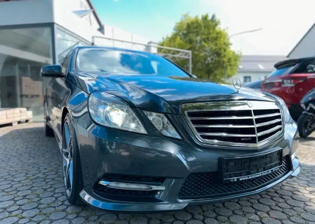 Gebraucht Mercedes E220 AMG 170 PS (125 kW) 2012 Grau Limousine