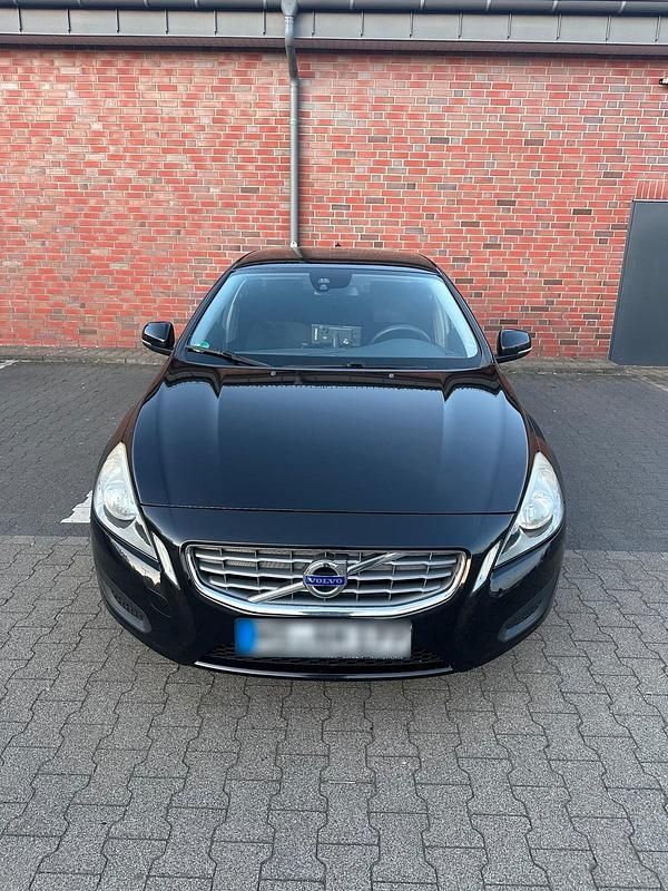 Second-hand Volvo V60 116 CP (85 kW) 2012 Negru Break