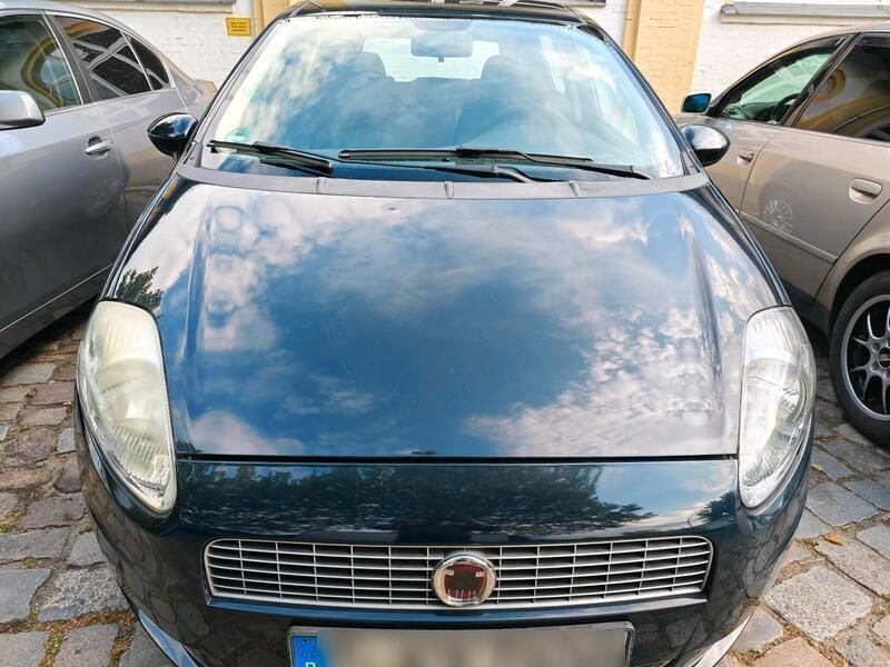 Blau Gebraucht 2009 Fiat Punto Kleinwagen | 1.600 € (Superpreis) - Bild 1/4