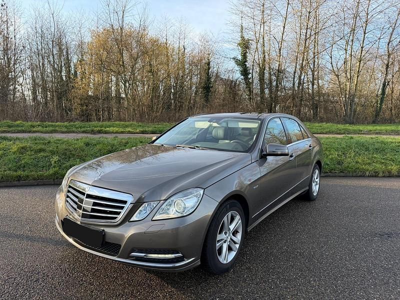 Gebraucht Mercedes E350 231 PS (169 kW) 2011 Grau Limousine