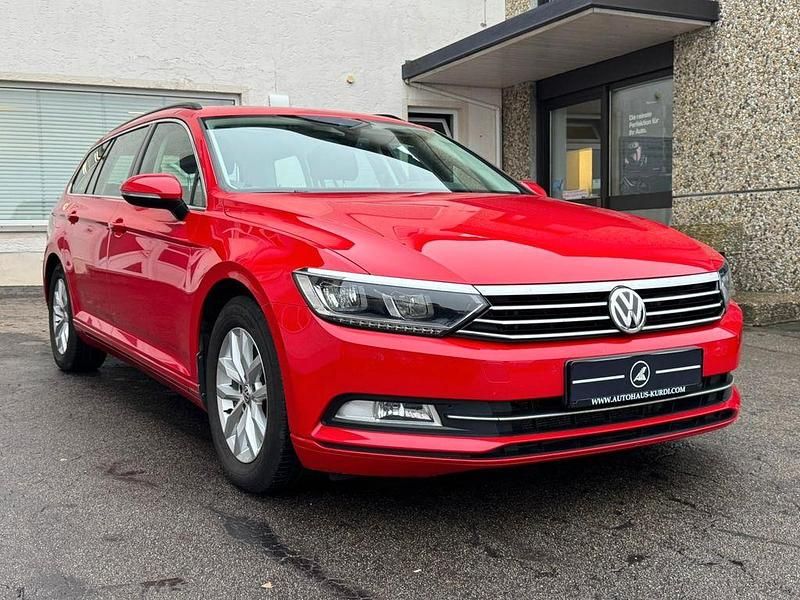 Gebraucht VW Passat Comfortline 120 PS (88 kW) 2018 Rot Kombi