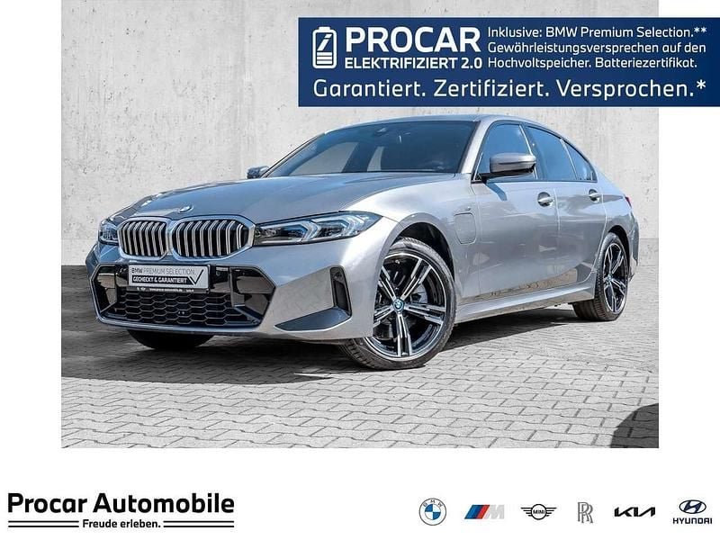 Grau Gebraucht 2024 BMW 330e M Sport Limousine | 43.400 € (Guter Preis) - Bild 1/3