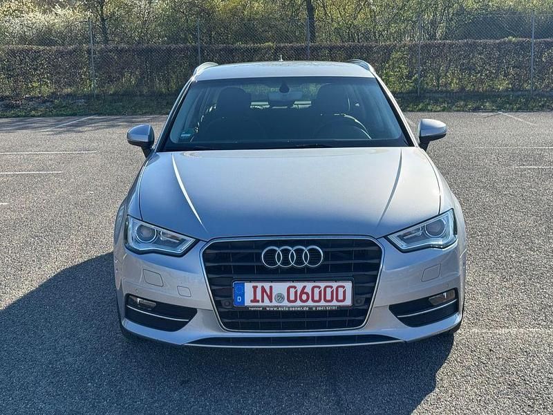 Second-hand Audi A3 Attraction 140 CP (102 kW) 2015 Argintiu Berlinǎ