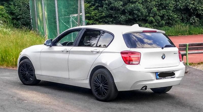 Weiß Gebraucht 2013 BMW 118 Kleinwagen | 6.200 € (Fairer Preis) - Bild 1/4