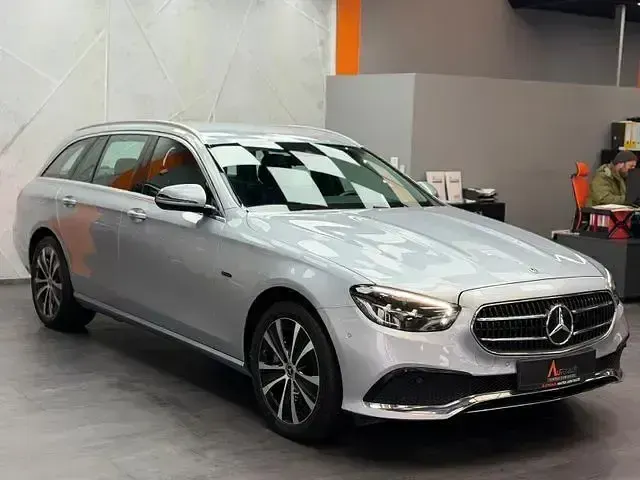 Gebraucht Mercedes E300 194 PS (142 kW) 2021 Hightechsilber metallic Kombi