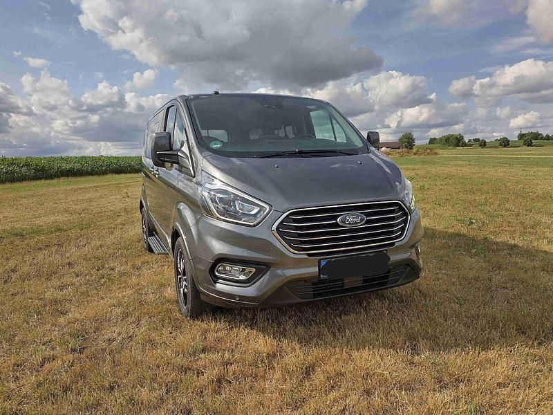 Grau Gebraucht 2018 Ford Tourneo Custom Titanium X Van / Kleinbus | 29.999 € (Guter Preis) - Bild 1/4