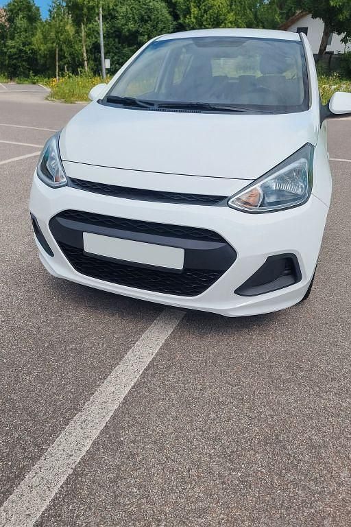 Weiß Gebraucht 2015 Hyundai i10 Edition Kleinwagen | 7.200 € (Fairer Preis) - Bild 1/4