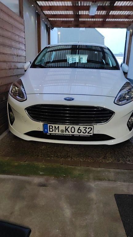 Weiß Gebraucht 2018 Ford Fiesta Titanium Kleinwagen | 9.700 € (Guter Preis) - Bild 1/4