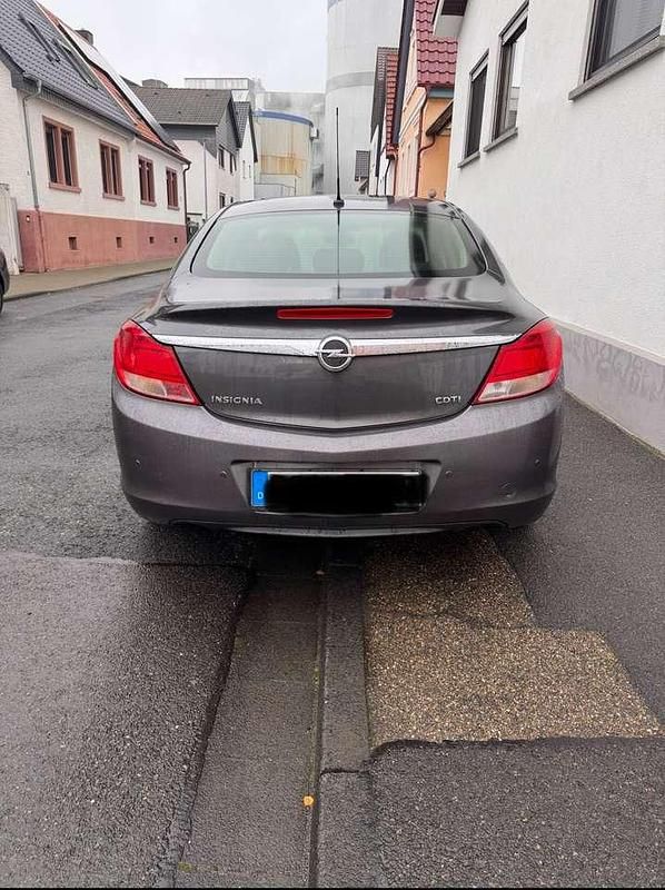 Gebraucht Opel Insignia Edition 110 PS (80 kW) 2011 Grau Limousine