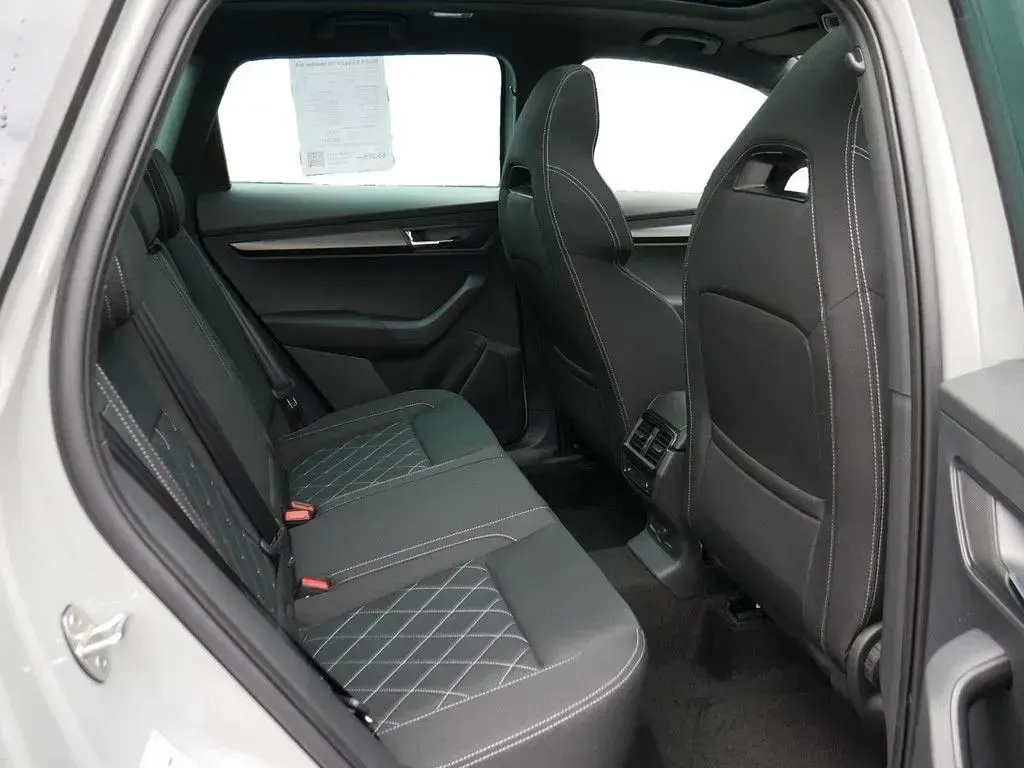Neu Skoda Karoq SportLine 190 PS (139 kW) 2026 Grau SUV