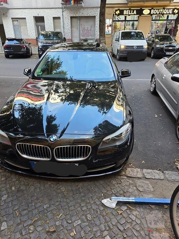 Schwarz Gebraucht 2011 BMW 528 Efficient Dynamics Limousine | 13.500 € (Fairer Preis) - Bild 1/4