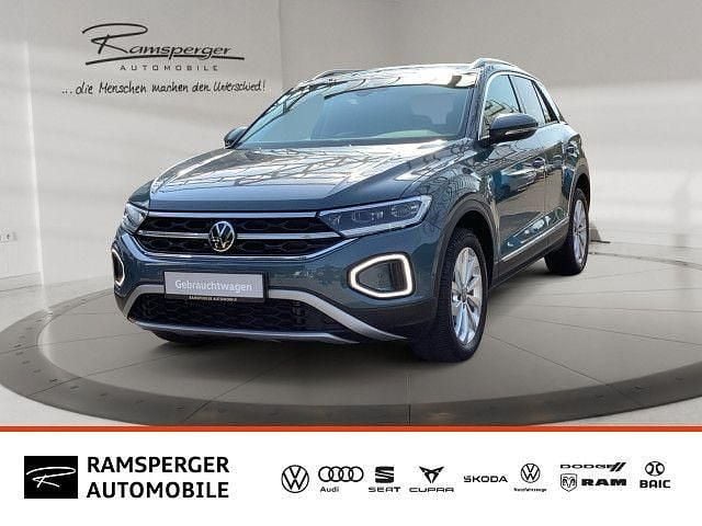 Blau (petroleum blue metallic) Gebraucht 2022 VW T-Roc Style SUV | 24.890 € (Fairer Preis) - Bild 1/4