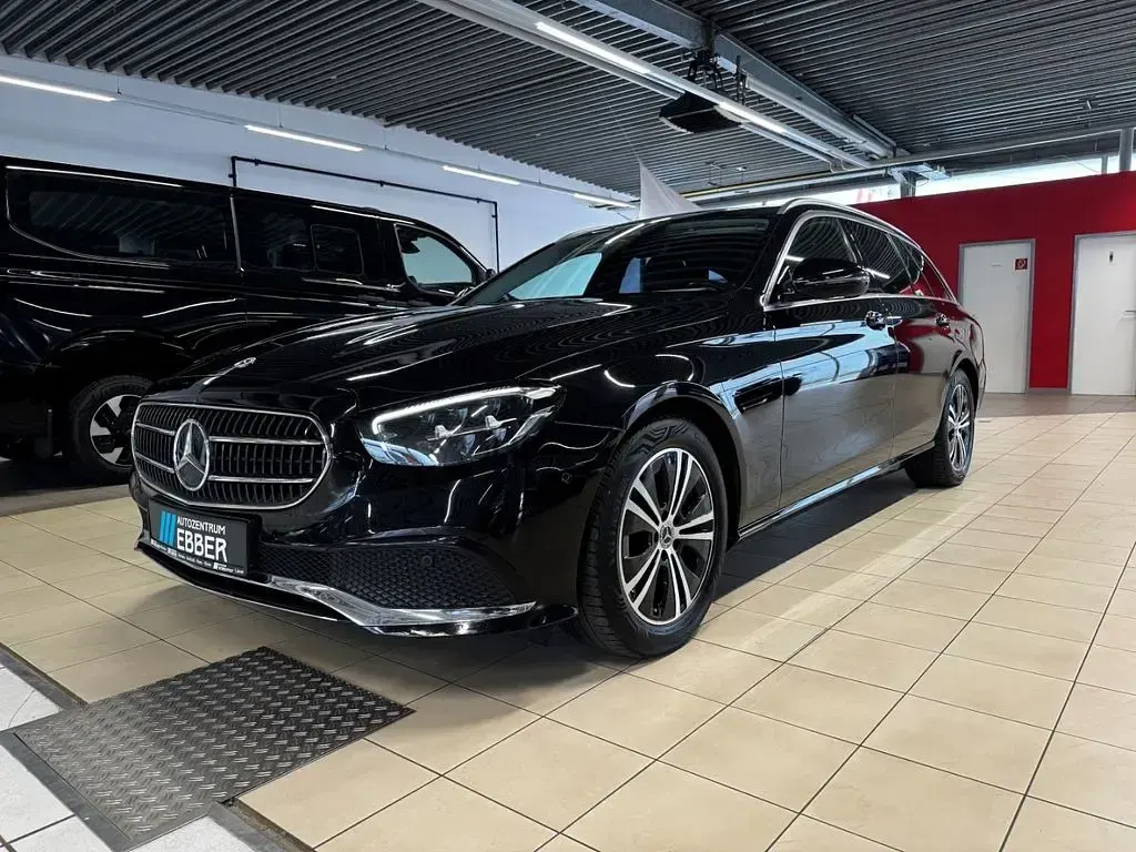 Gebraucht Mercedes E200 Avantgarde 160 PS (117 kW) 2021 Metalliclack (schwarz Kombi