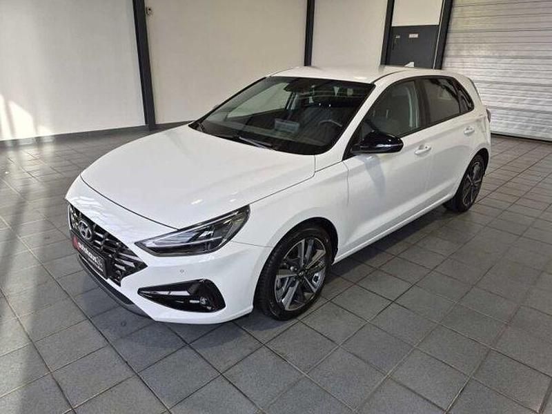 Gebraucht Hyundai i30 120 PS (88 kW) 2021 Weiß Limousine