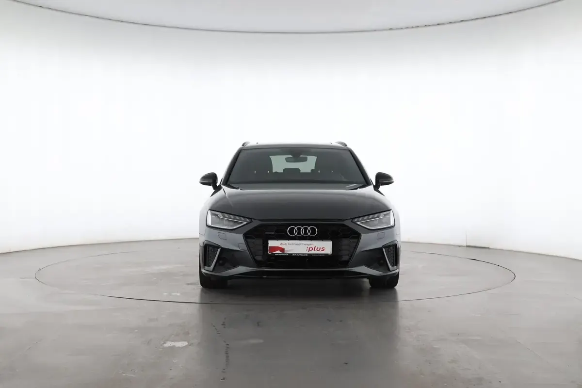 Gebraucht Audi A4 S-Line 204 PS (150 kW) 2023 Daytonagrau perleffekt Kombi