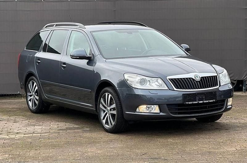 Grau Gebraucht 2012 Skoda Octavia Family Kombi | 6.999 € (Guter Preis) - Bild 1/4