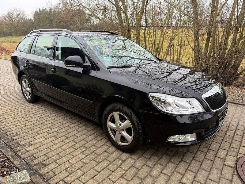 Gebraucht Skoda Octavia 105 PS (77 kW) 2012 Schwarz Kombi