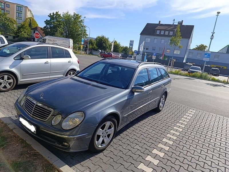 Grau Gebraucht 2005 Mercedes E320 Avantgarde Kombi | 3.400 € (Superpreis) - Bild 1/4