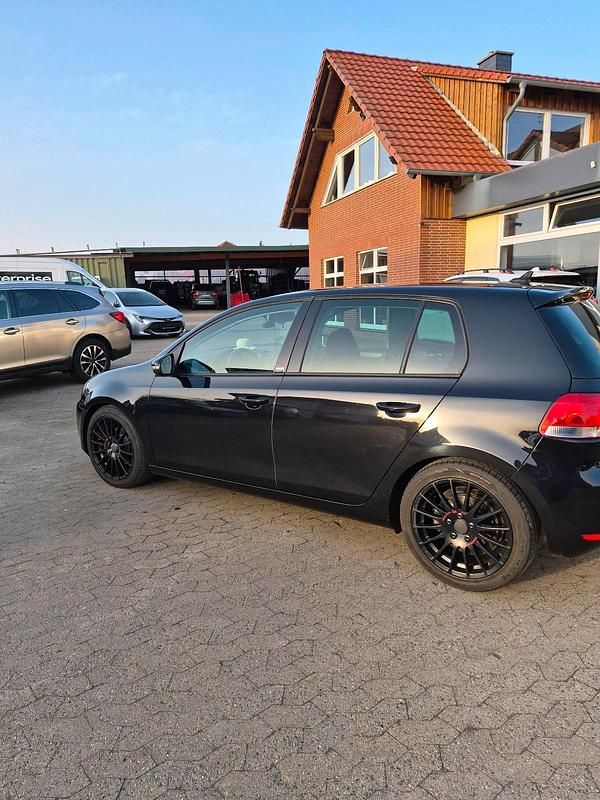 Gebraucht VW Golf VI 105 PS (77 kW) 2012 Schwarz Kleinwagen
