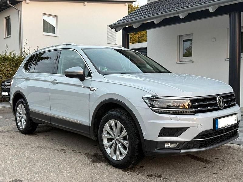 Weiß Gebraucht 2017 VW Tiguan Allspace Highline SUV | 25.600 € (Teuer) - Bild 1/4