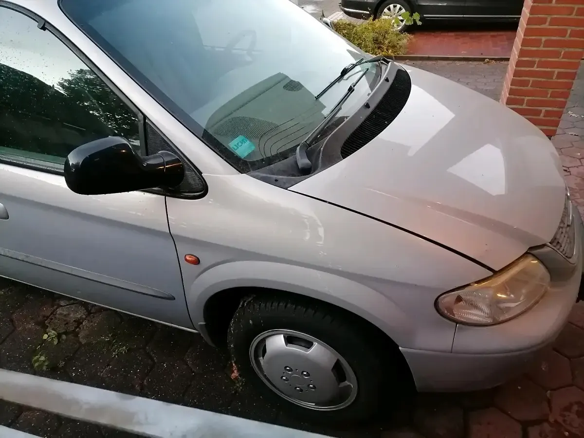 Używany Chrysler Voyager 147 KM (108 kW) 2002 Srebrny Minivan