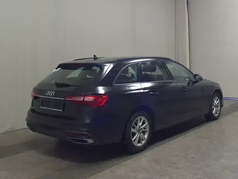Gebraucht Audi A4 Basis 163 PS (119 kW) 2022 Schwarz Kombi