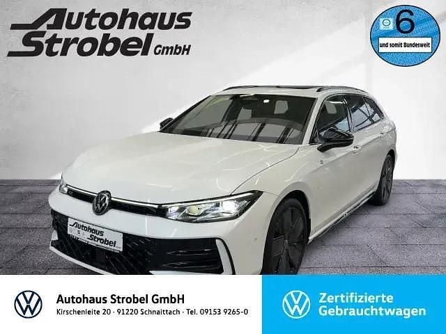 Oryxweiß perlmutteffekt Gebraucht 2024 VW Passat Style Kombi | 49.990 € - Bild 1/3