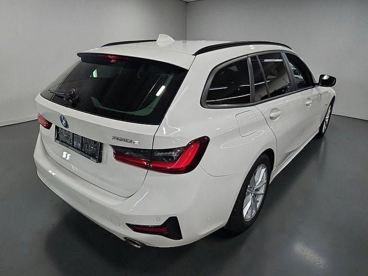Gebraucht BMW 330e Advantage 190 PS (139 kW) 2022 Weiß Kombi