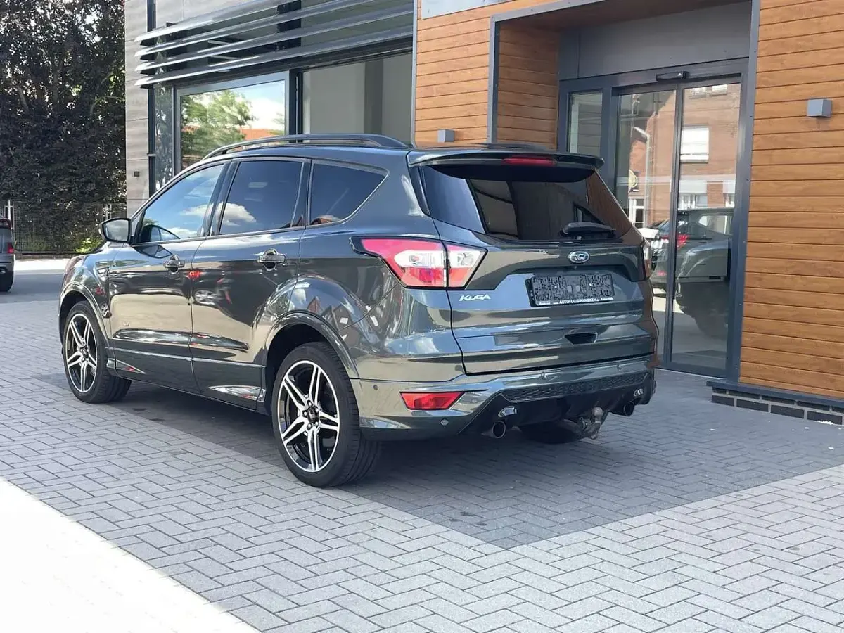 Gebraucht Ford Kuga ST-Line 179 PS (131 kW) 2018 Mambagrãœn (metallic) SUV