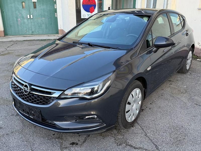 Grau Gebraucht 2016 Opel Astra Edition Limousine | 5.900 € (Guter Preis) - Bild 1/4
