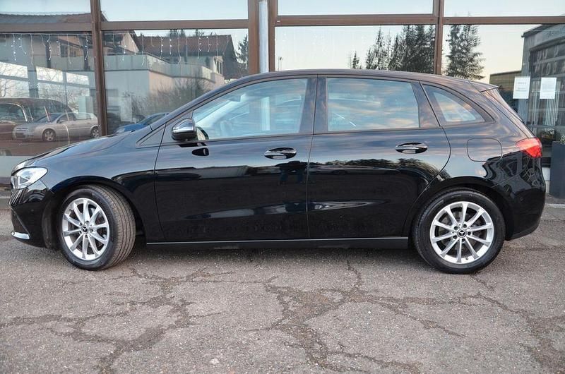 Gebraucht Mercedes B200 163 PS (119 kW) 2022 Nachtschwarz Van / Kleinbus