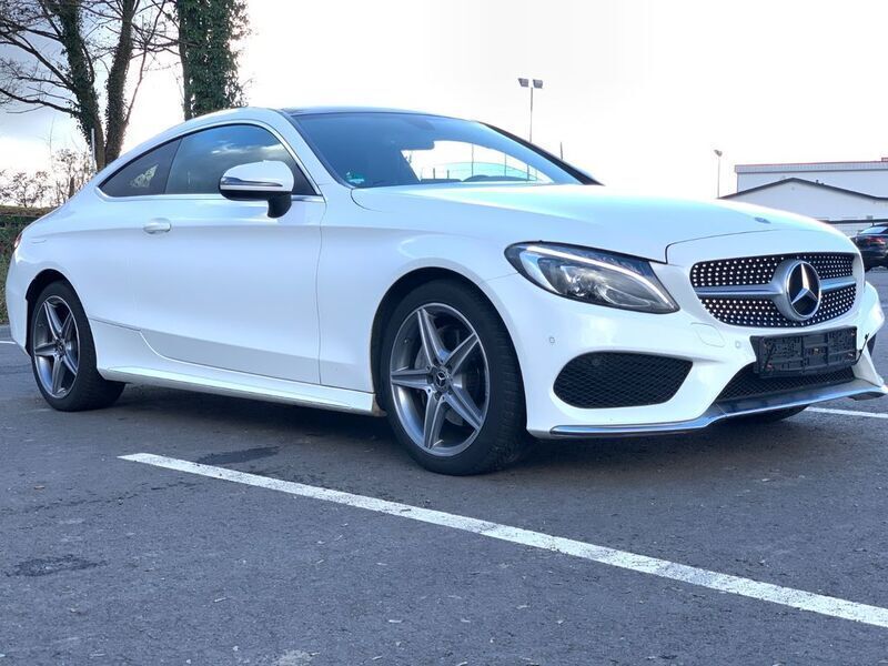 Weiß Gebraucht 2017 Mercedes C180 AMG line Coupé | 24.500 € (Etwas zu teuer) - Bild 1/4